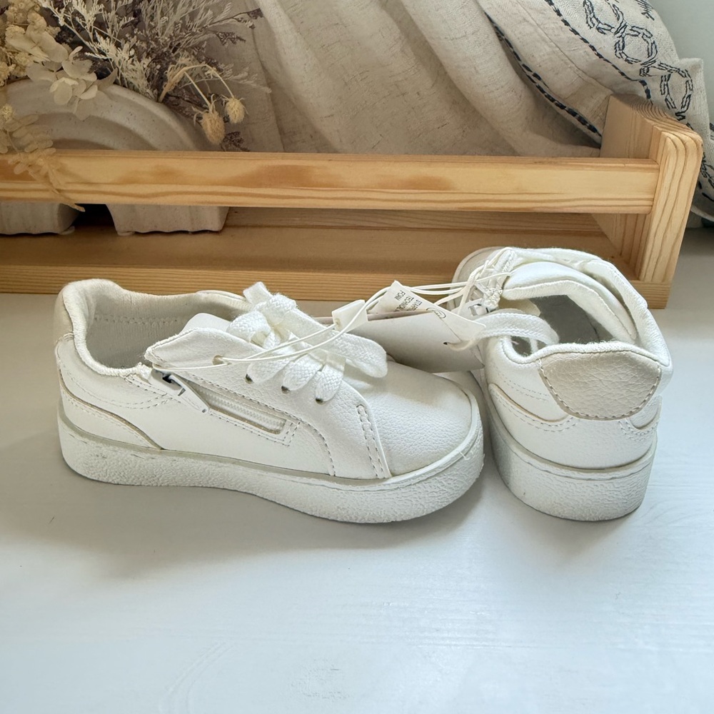 Zara White Kids Sneakers with Lace-Up Design - Picture 7 of 7
